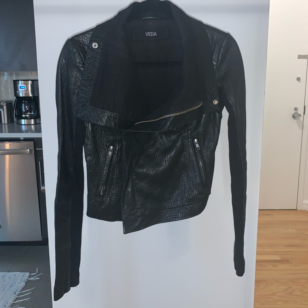 Veda Max Classic Black Leather Jacket